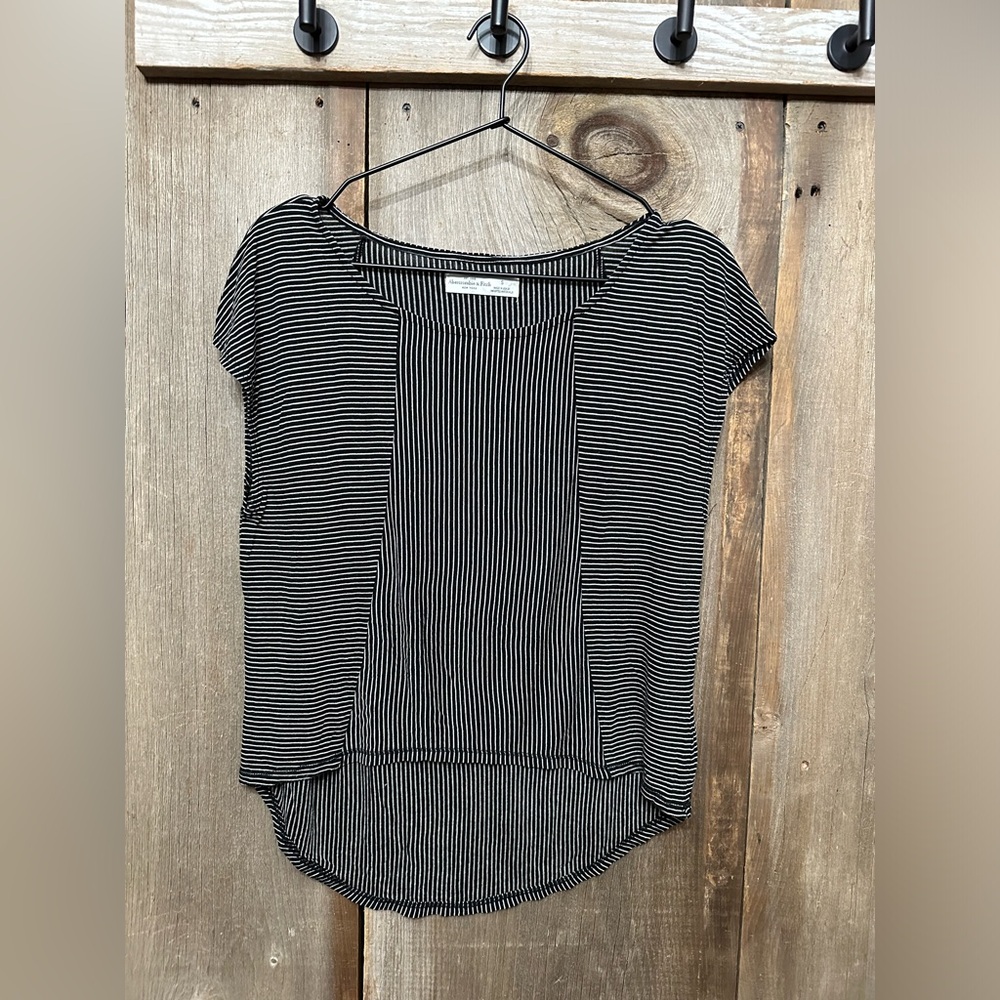 Abercrombie & Fitch Striped Top in Black White Size Small Women’s